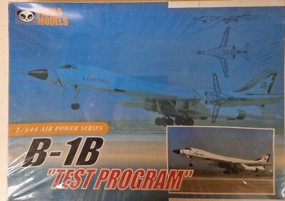 MAQUETTE AVION B-1B LANCER "TEST PROGRAM" USAF PANDA MODELS 1/144 - Photo 1/2