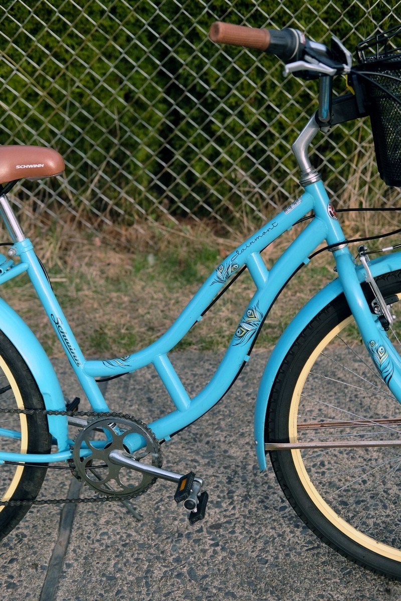 SCHWINN CLAIRMONT SPEED EASY STEP CRUISER BIKE