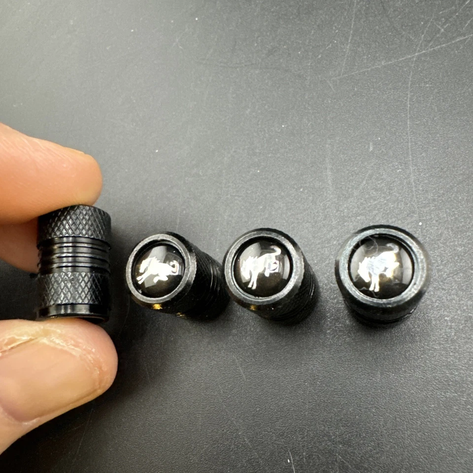 4x Tapas de aire de aluminio negro con vástago de válvula de neumático para Ford Mustang📦 Foto 3 de 4