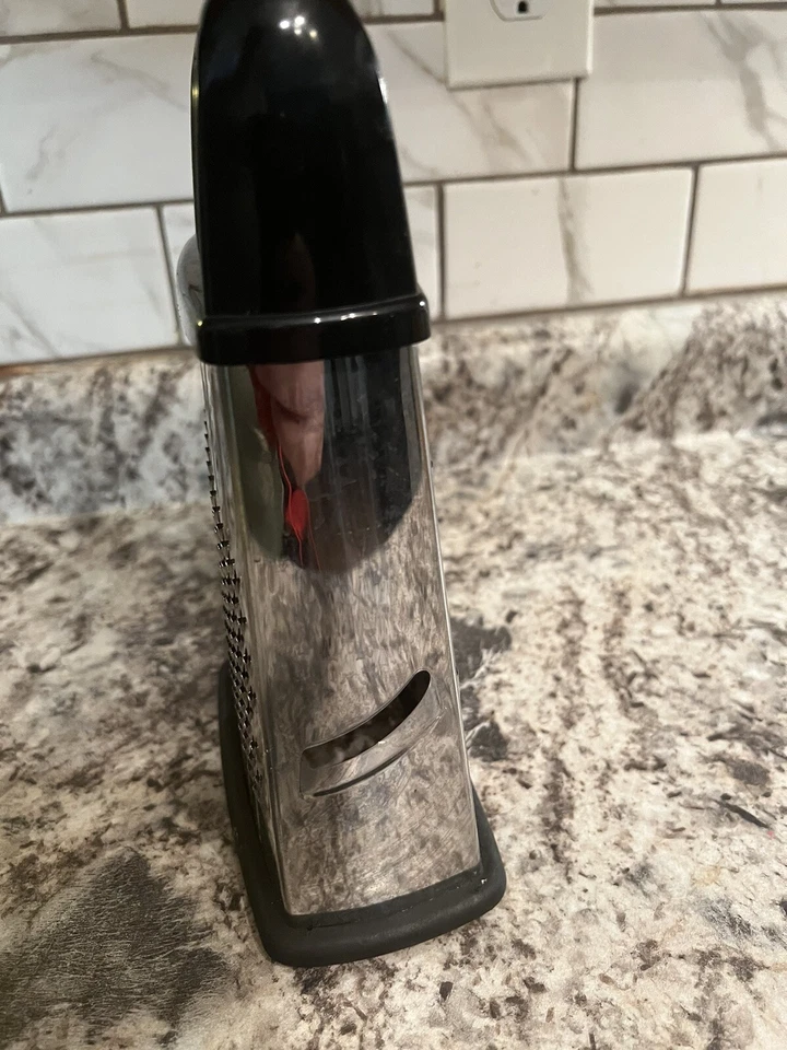 Rallador de caja delgada Farberware con 4 hojas Foto 4 de 4