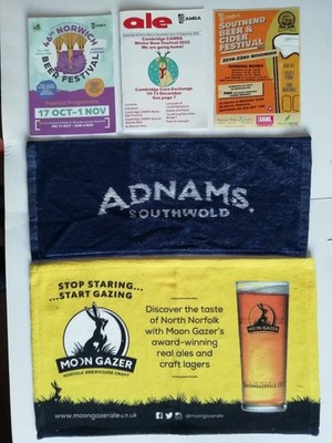 CAMRA BREWERIANA SAMMLERSTÜCKE, MOON GAZER 49 X 30 cm & ADNAMS BAR HANDTÜCHER & ARTIKEL.