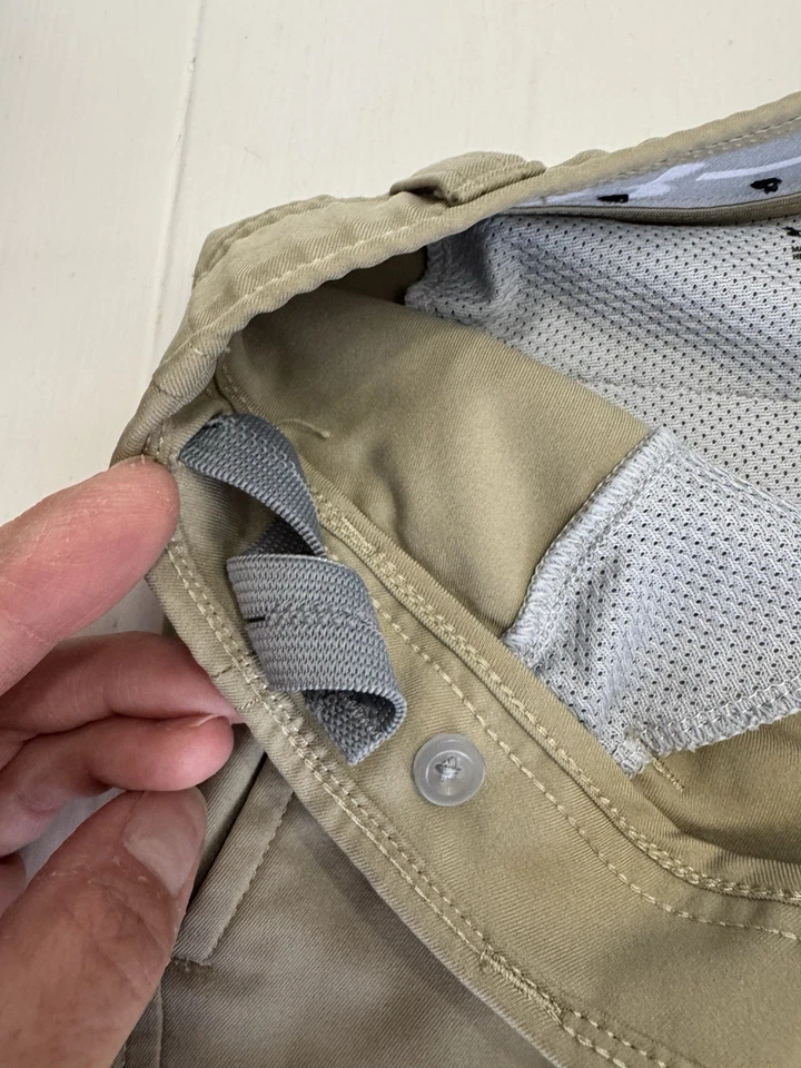 Pantalones Under Armour caqui para niños talla extra grande Foto 4 de 4