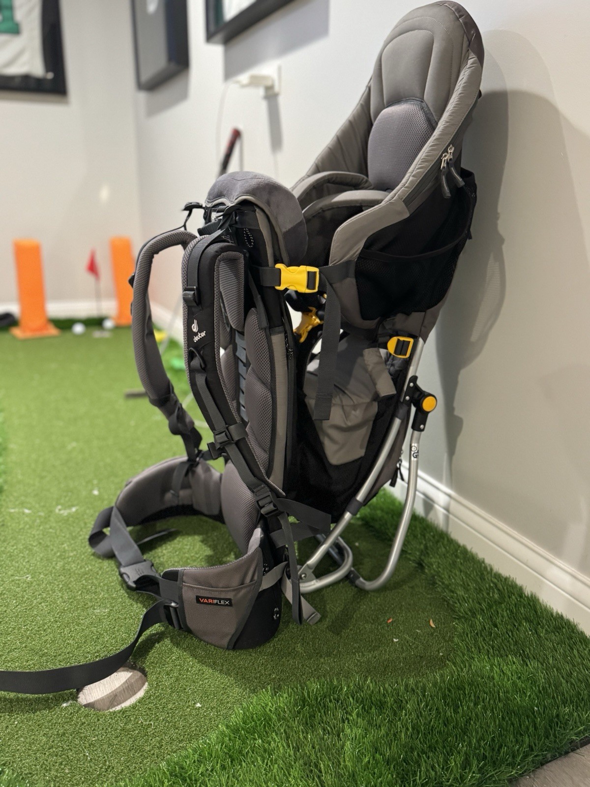 Deuter Kid Comfort 3 Backpack Child Carrier Hiking Black & Gray Rain Sun Shade