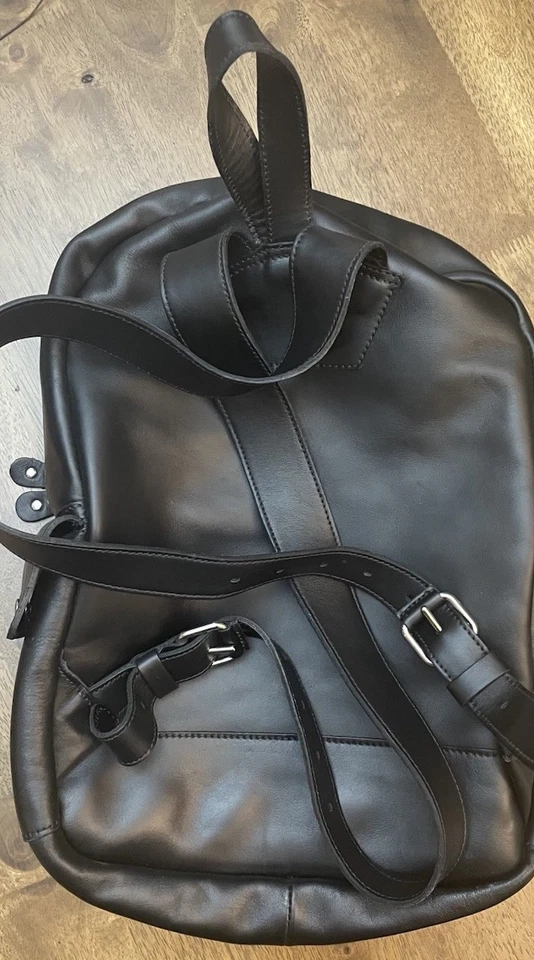 Mochila de raíces de cuero genuino, herrajes plateados Foto 3 de 4