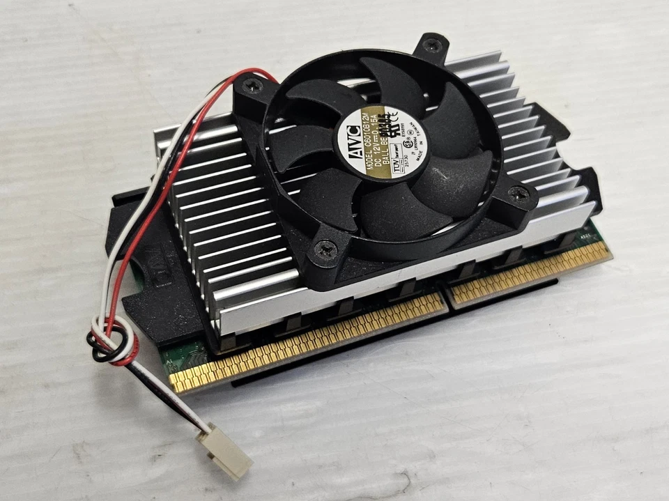 Intel Pentium III 700MHz Slot 1, SL3XM, 256KB Cache, 100MHz FSB, Heatsink & FAN - Image 3 of 3