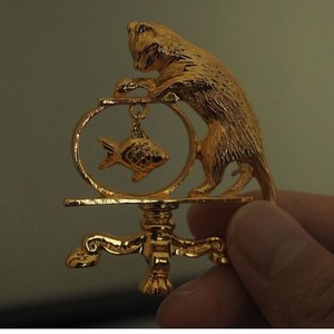 Authentic Antique Jewelry Cat Vintage Fishing Brooch Personality Vintage Brand Gold Plated