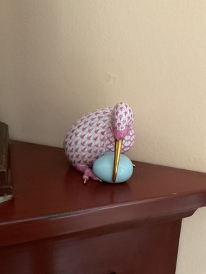 HEREND Kiwi Bird with Egg animal figurine 24K Gold Pink Fishnet
