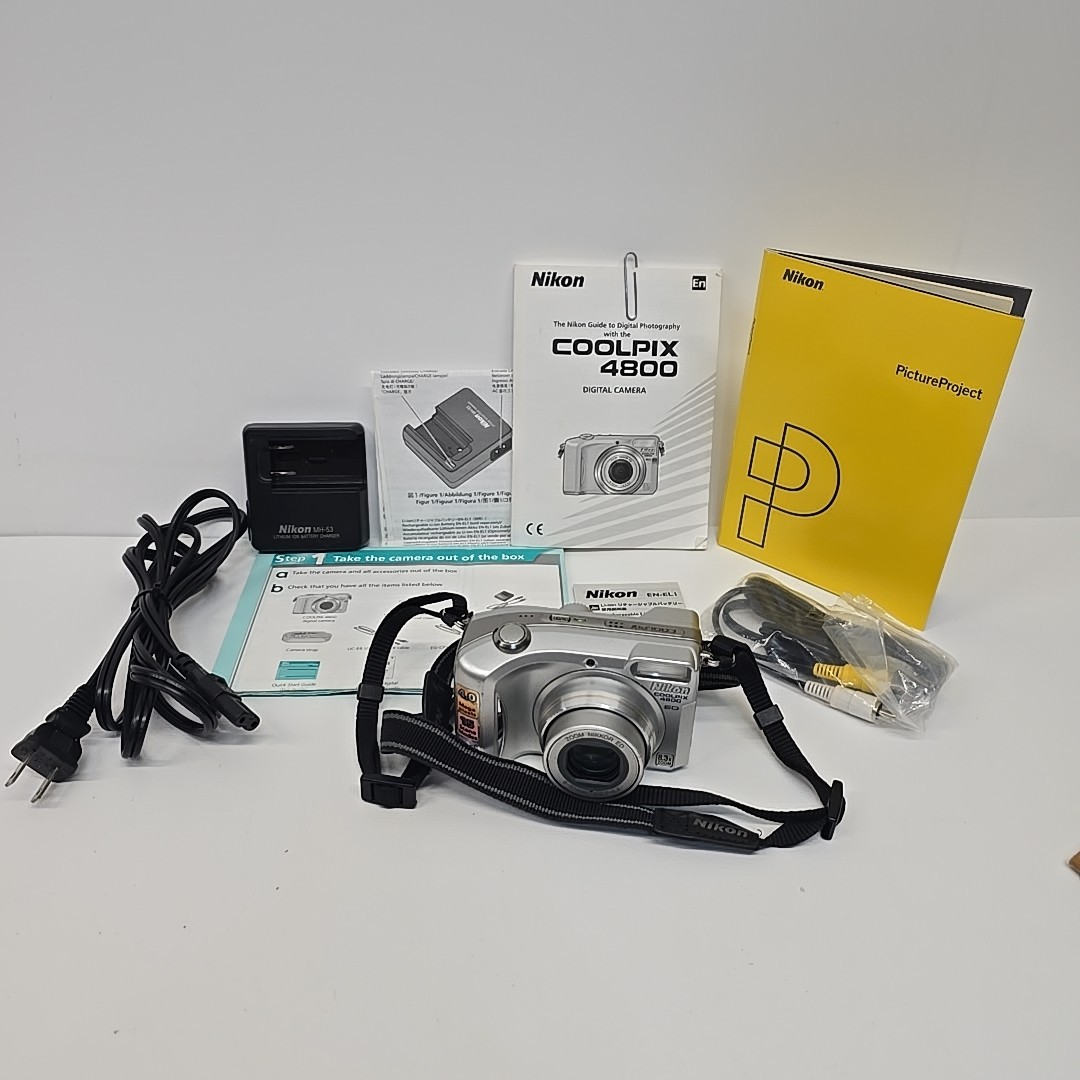 Nikon Coolpix 4800 ED Bundle 8.3x Zoom 4MP Digital Camera Lot