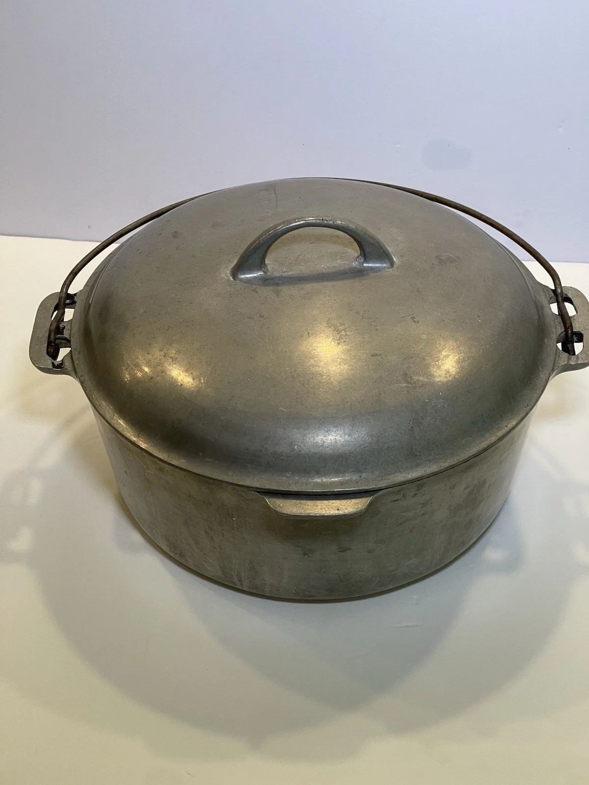 Griswold No 9 Tite Top Aluminum Dutch Oven with Lid & Handle 11” x 4.5”
Opens in a new window or tab