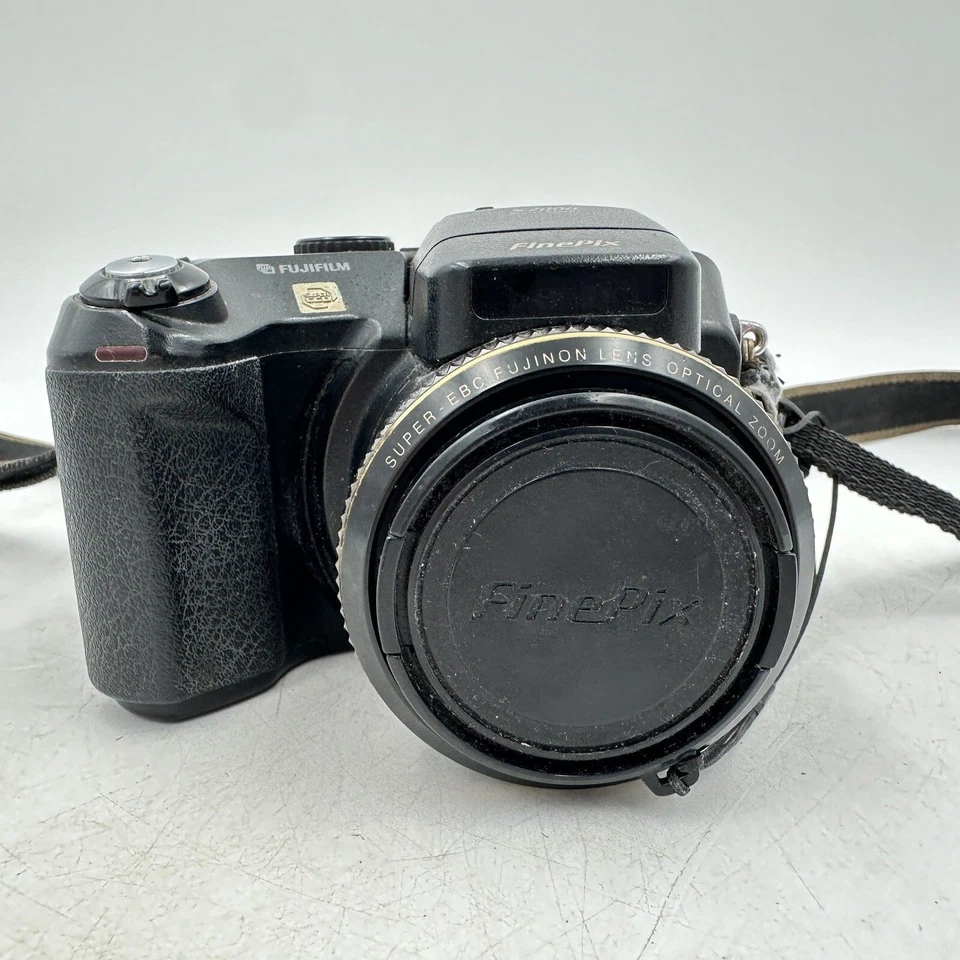 Fujifilm FinePix S7000, photo 1 of 5