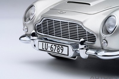 （超希少品）AUTOart astonmartin DB5 007edition James Bond 007 AUTOART 1964 Aston Martin DB5 (Birch Silver) 1:18