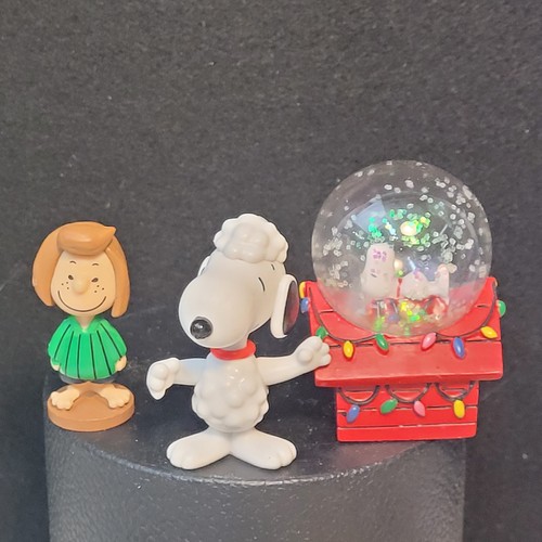 Lot of 8 PEANUTS CHARLIE BROWN and GANG Vinyl Action Figures Christmas Snoopy - Picture 4 of 20