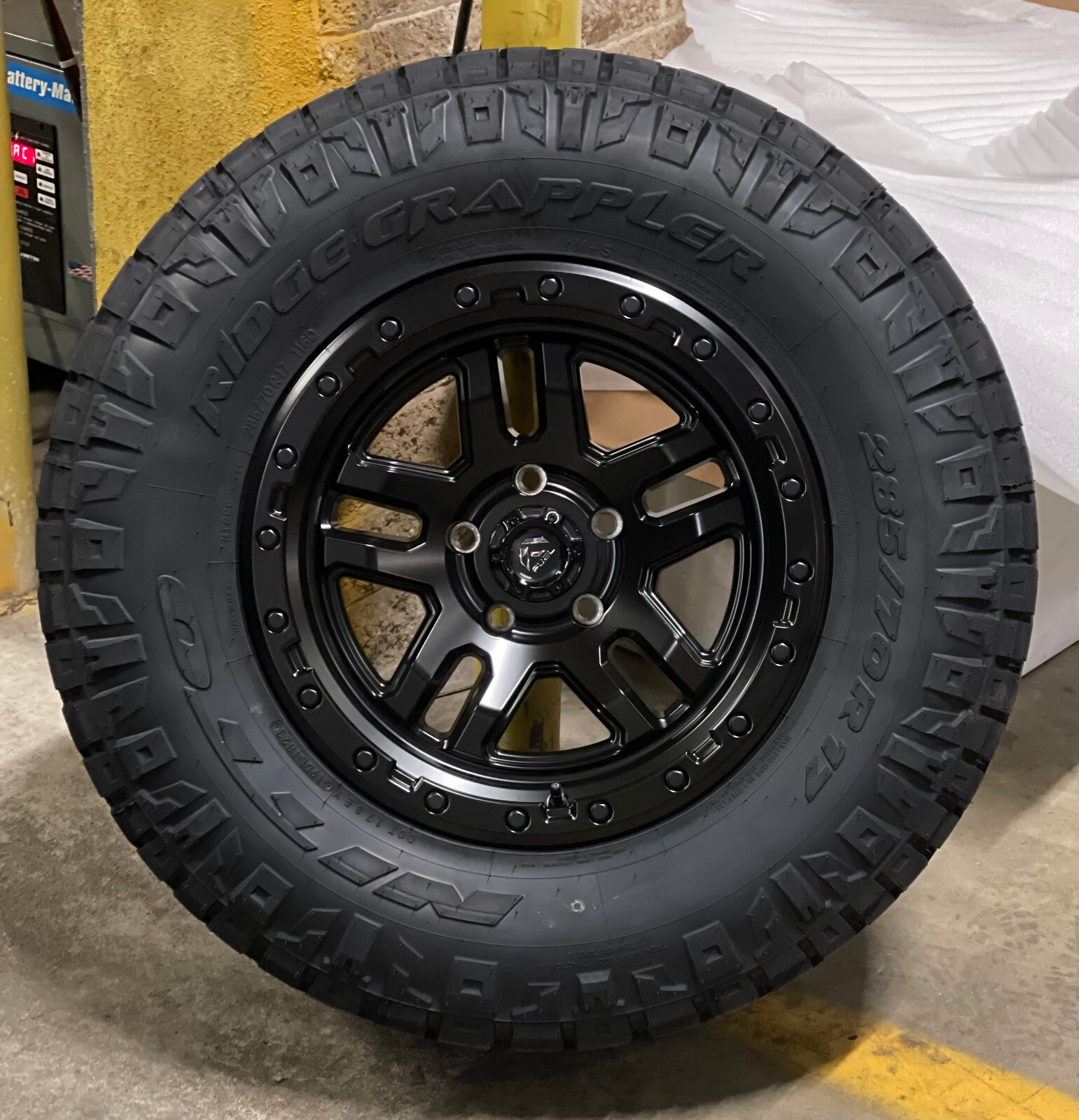 5) 17x9 Fuel D700 Ammo Black Wheels 33" Nitto AT Tires 5X5 Jeep