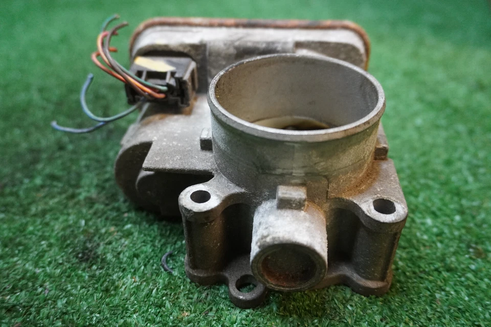 Dodge Caliber 2008 2,0 L carrocería del acelerador OEM 04891735AC Foto 3 de 4