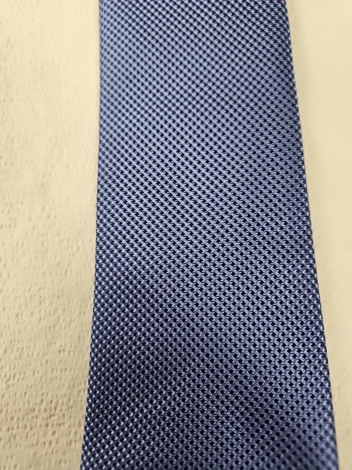 Corbata limpia MICHAEL KORS hexagonal azul marino oscuro vinculada a seda Foto 2 de 4