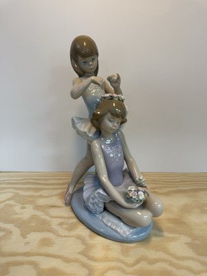 CONFIDENT LLADRO #5714 '' FIRST BALLET '' TWO BALLERINAS-RETIRED-MINT w/O. BOX