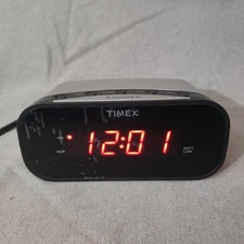 Timex Alarm Clock T121 Black Battery Back Up Red Digits Snooze Tested Works