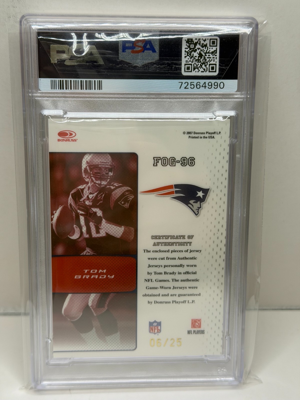 2007 Leaf Certified Tom Brady Fabric of the Game NFL Die Cut Prime Patch /25 view 6