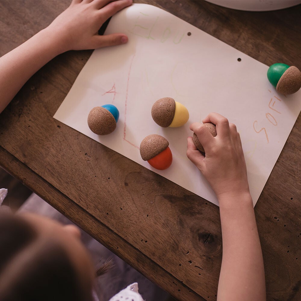 Crayons de couleur en liège pour éveiller la créativité de bébé