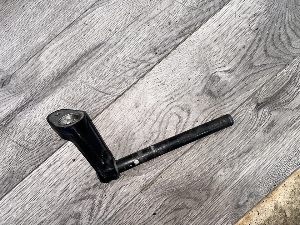 Abrazadera de montaje de manillar derecho Suzuki GS750 E GS 750 1983 Foto 2 de 2