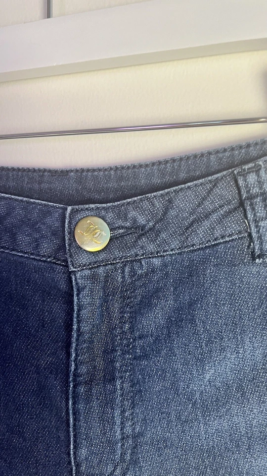 Bermudas cortas ligeras elásticas puño desgastado lavado oscuro Juicy Couture talla 10 Foto 4 de 4