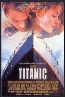 Moderne Titanic Postkarte: DiCaprio/Winslet Filmszene (L). (Anon, Ref PC032)