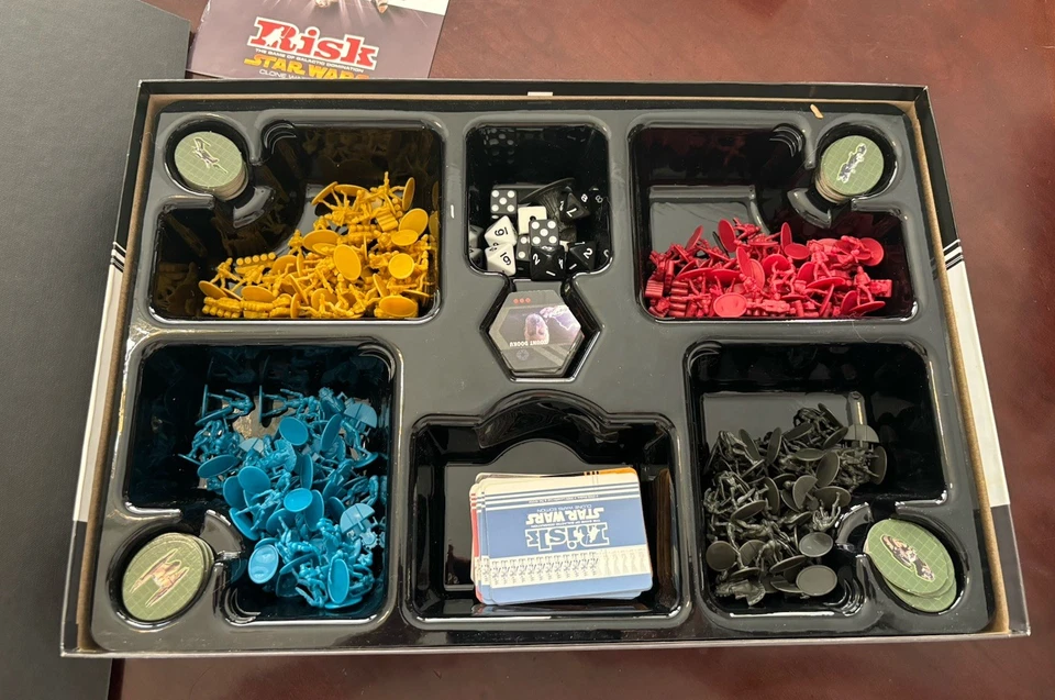 Star Wars Risk Clone Wars Edition by Parker Brothers *COMPLETE* - Image 4 of 4