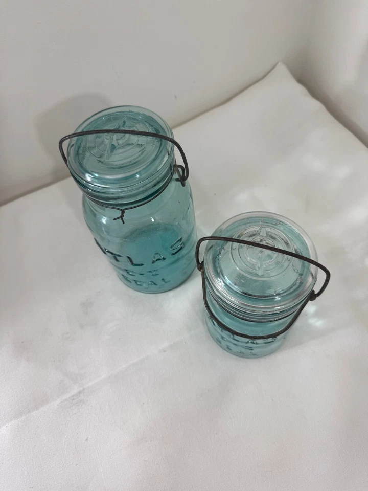 Juego de 2 frascos de albañil Atlas E-Z Seal - vidrio azul agua con tapas de fianza de alambre Foto 4 de 4