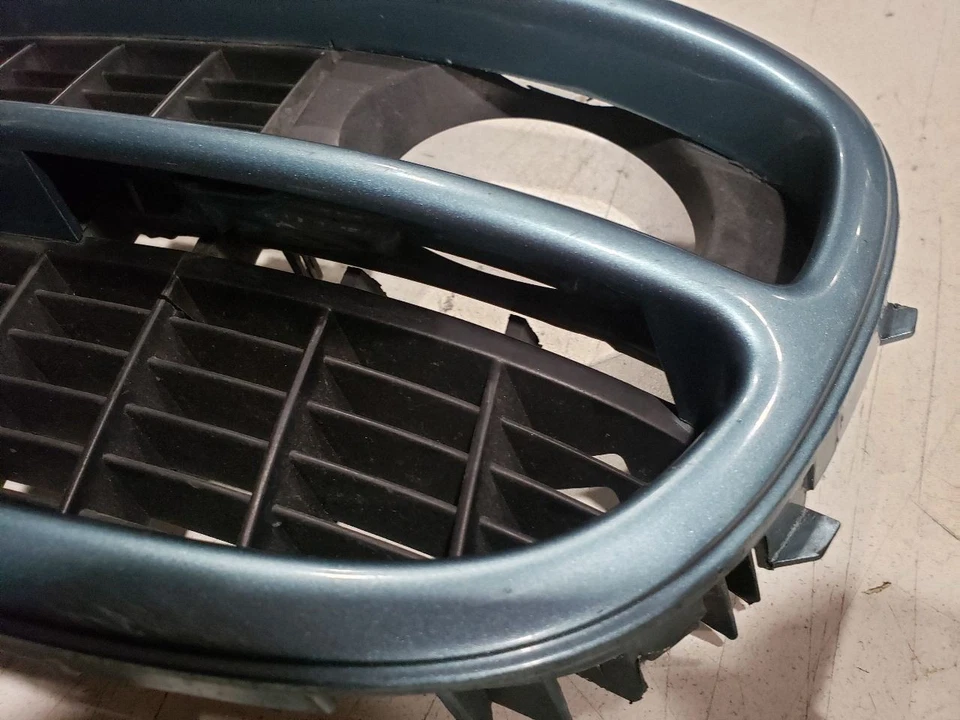 Решетка на левый нижний бампер — 1999 Audi A4 седан — 99–02 от оригинального производителя 800807345h - Изображение 2 из 4