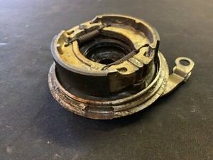 1992 YAMAHA TIMBERWOLF 250 YFB 250 RIGHT FRONT BRAKE PLATE 2XJ-25169-00-00