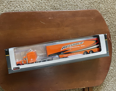 SpecCast 1:64 Diecast Metal Peterbilt Semi & Trailer Reliable Carriers