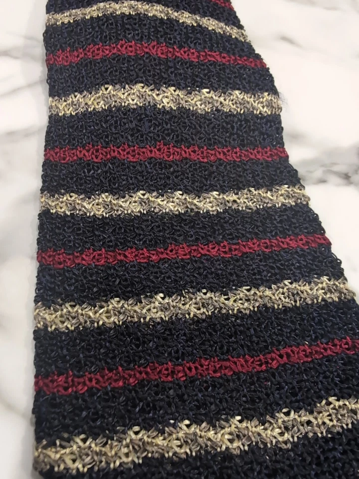 CORBATA CUELLO GALLO VINTAGE CLÁSICA RAYAS NEGRO ROJO ORO TEJIDO 100% SEDA TEJIDO PUNTO Foto 3 de 4