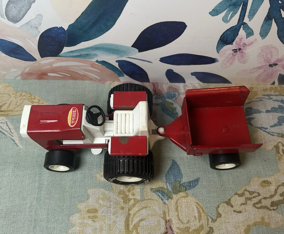 Tractor de granja de césped pequeño de juguete Tonka vintage de los años 70 rojo y blanco Foto 2 de 4
