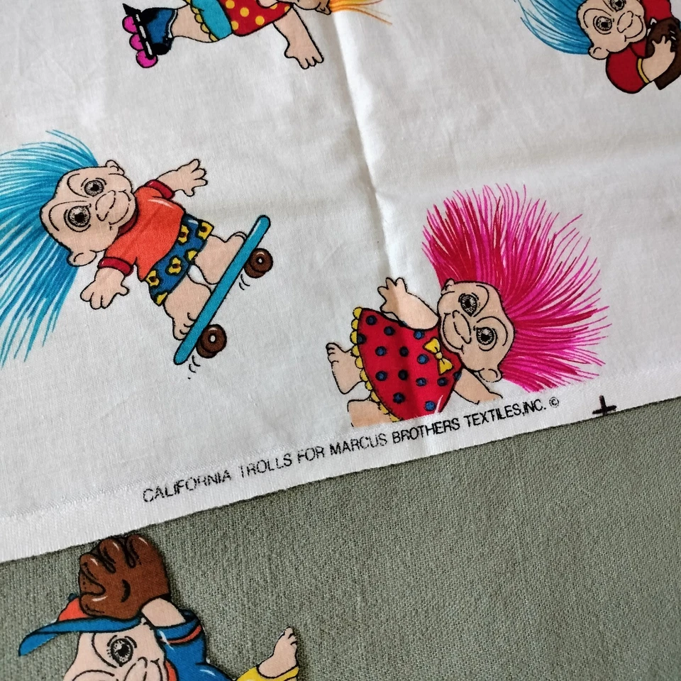 Apliques de tela de costura de colección Marcus Bros California Trolls blanco rosa intenso Foto 4 de 4