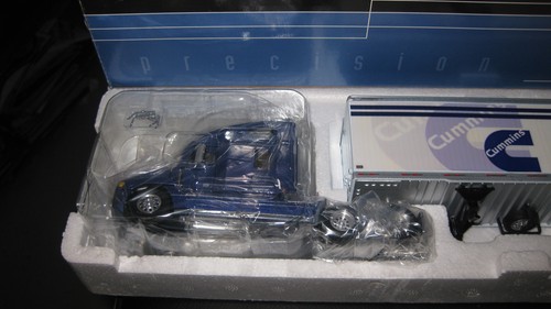 1/53 KANGA MODELS FREIGHTLINER CENTURY S/T PLUM WITH 53' DRY VAN CUMMINS POWER - Bild 2 von 4