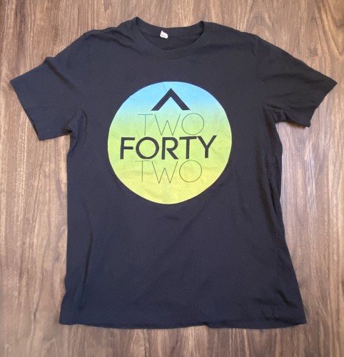 Two Forty Two Graphic Shirt Sz L