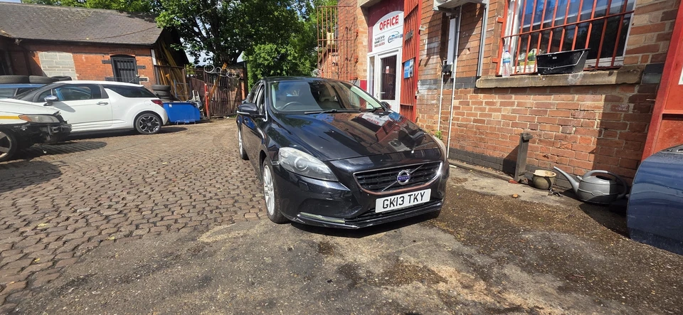 VOLVO V40 DOOR BARE REAR PASSENGER SIDE 32321999 452 BLACK SAPHIRE 2012 - 2019 - Image 3 of 3