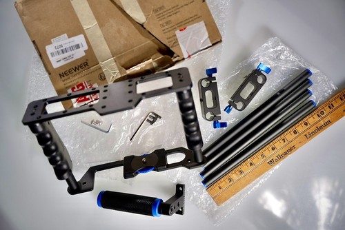 this Neewer Camera Cage Kit CG-MF - Picture 3 of 5