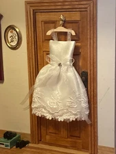 1:12 New Dollhouse Miniature White Silk And Lace Wedding Dress On A Hanger