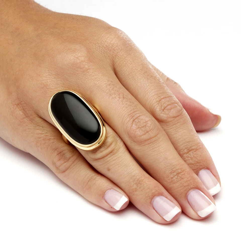 Anillo chapado en oro amarillo de ónix genuino con forma ovalada Foto 3 de 4