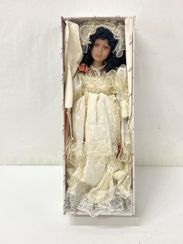 Vintage Duck House Heirloom Dolls Porcelain Bride Doll
