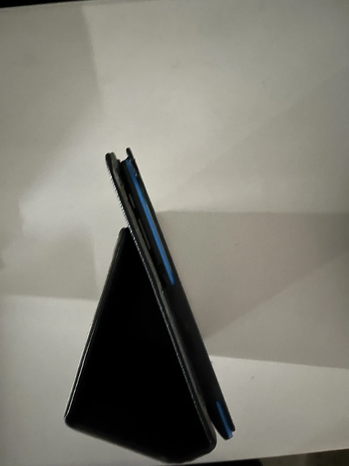 Tablet Lenovo 10.1" Modelo TB - X103F Foto 2 de 2