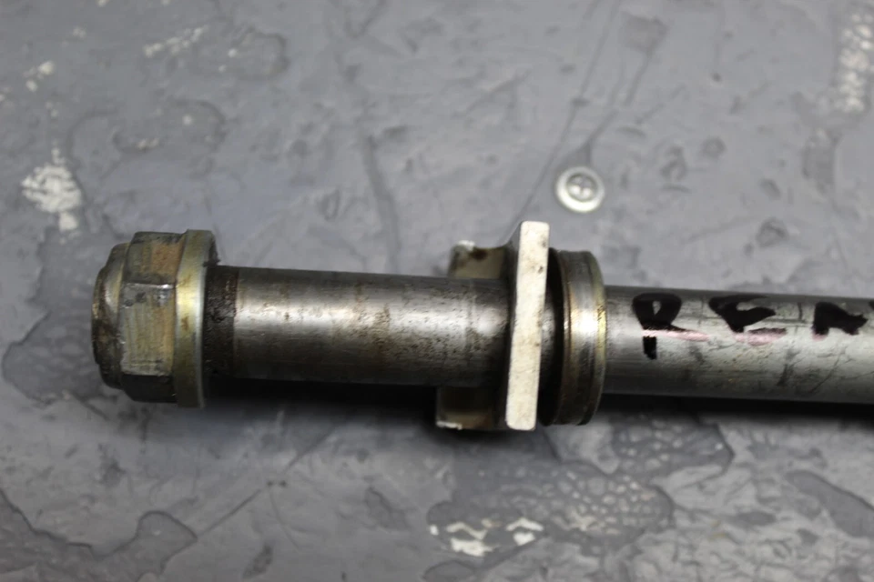 Husqvarna WXC610 1993 OEM eje trasero llanta rueda trasera eje perno pivote Foto 3 de 4