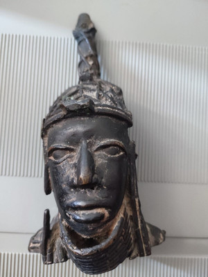 Eine alte afrikanische Bronzeguss Stammeskopf Statue Fragment Volkskunst Skulptur