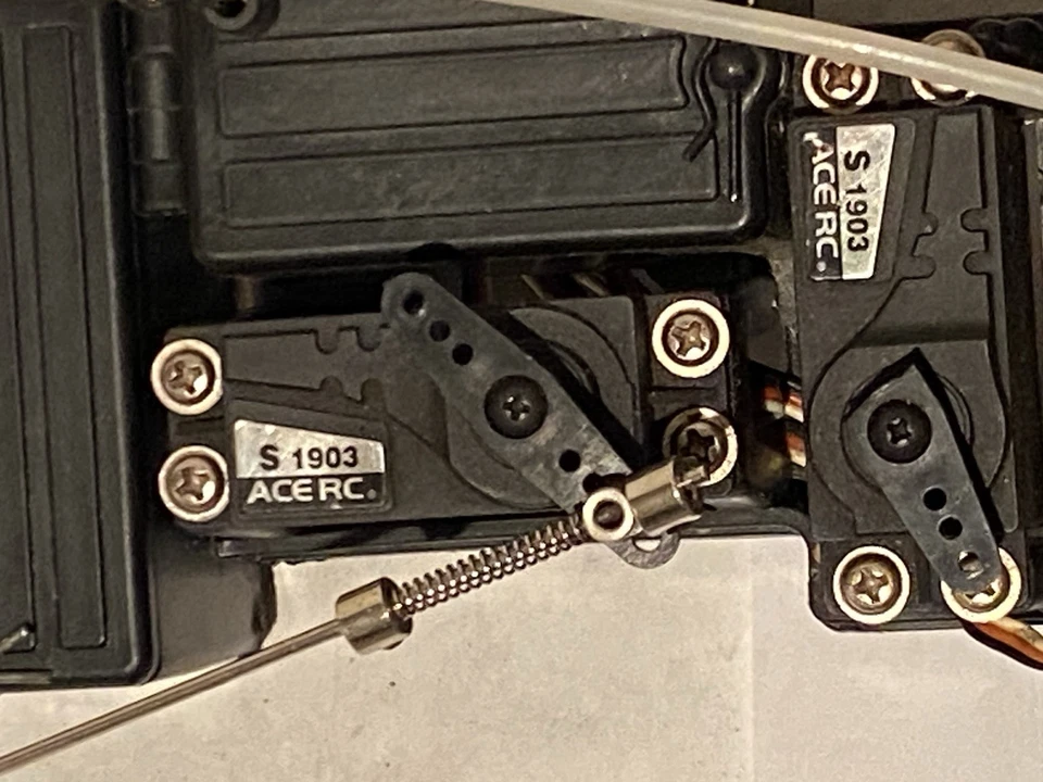 •1:8 Nitro Thunder Tiger MTA4/S50/S28/Sledge Hammer Servo-RC-Box/Standard Servo - Bild 3 von 4