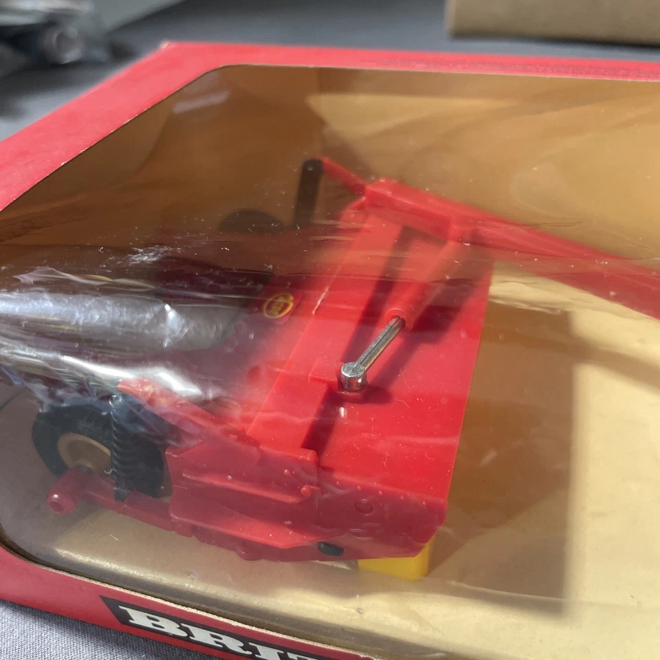 Britains 9531 1:32 Scale Model of Vicon KM321 Grass Mower Vintage - Image 3 of 4