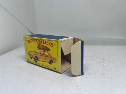 Matchbox Lesney 1-75 Series 45B Ford Corsair with Boat Circa 1965 Cream Boxed - Picture 7 of 18
