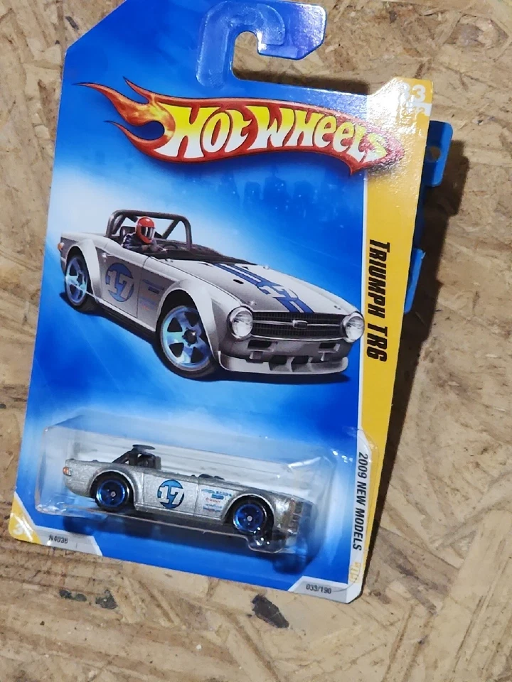 2009 Hot Wheels #33 New Models 33/42 TRIUMPH TR6 Silver w/Blue LOT of 2 - Image 3 of 4