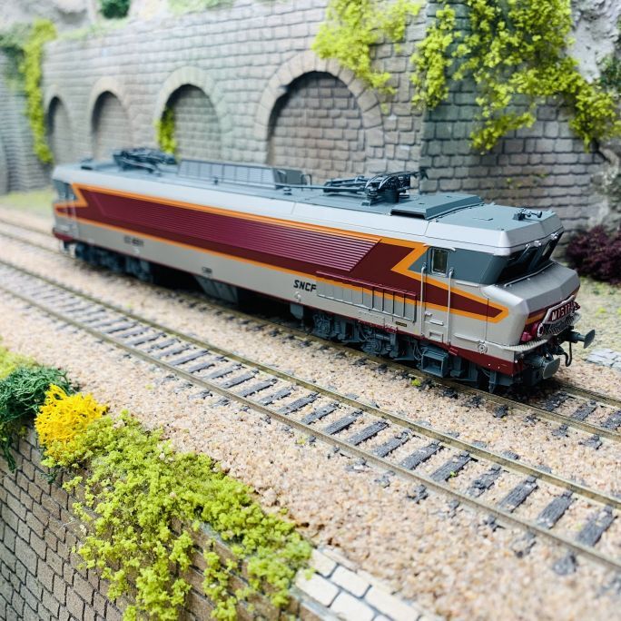 Locomotive électrique CC 6511 Jouef HJ24 pour animer les circuits de trains miniatures en famille