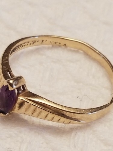 10KT A Yellow Gold Amethyst (?) Purple Gemstone Ring Size 6.5 Marked - Picture 4 of 11